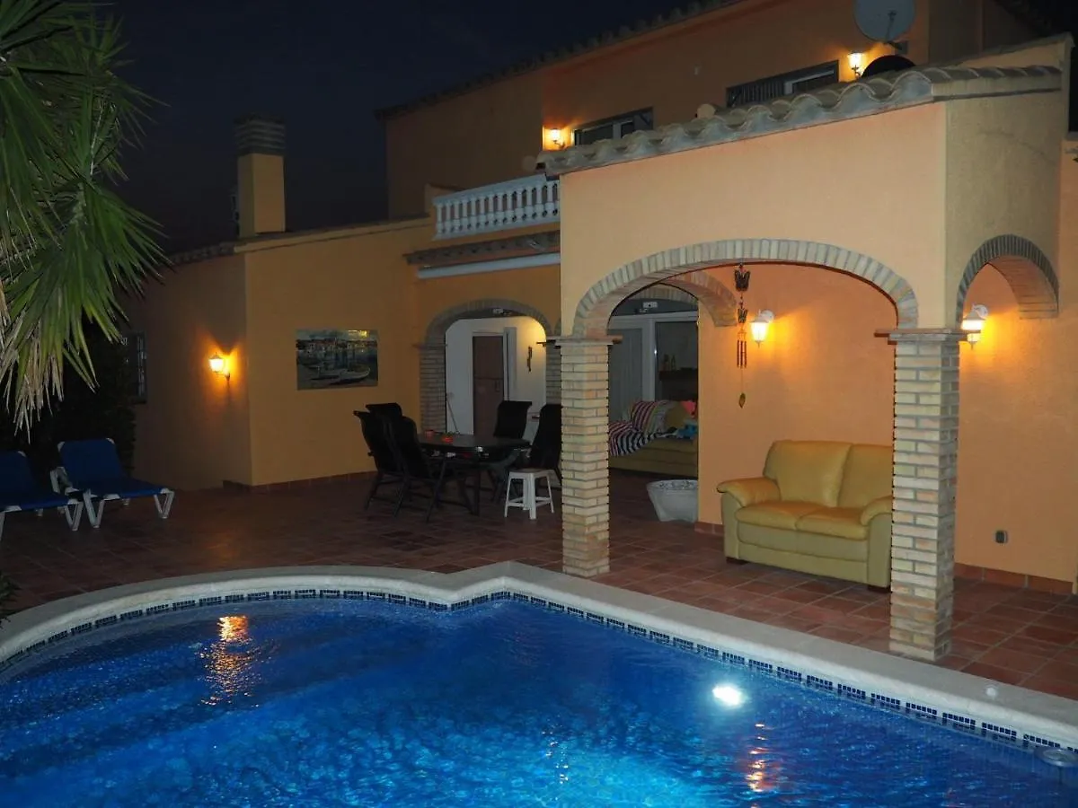 Holiday home Belvilla By Oyo Nautic Park Sant Pere Pescador Spain