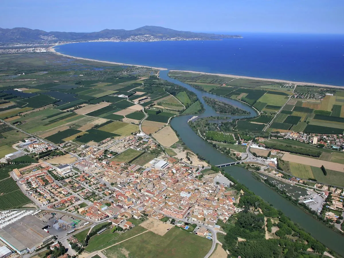 Holiday home Belvilla By Oyo Nautic Park Sant Pere Pescador Spain